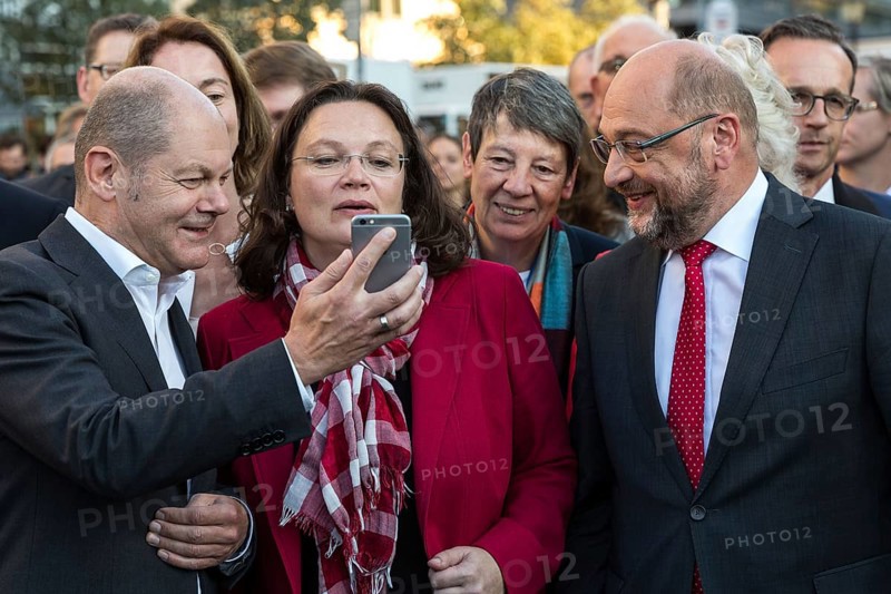 DEU Germany Germany Berlin Final rally of SPD chancellor candidate Martin Schulz at Berlin's Gendarmenmarkt. Olaf Scholz shows Andrea Nahles, Barbara Hendricks and Martin Schulz his mobile phone. Heiko Maas also in the picture