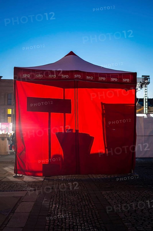 DEU Germany Germany Berlin Final rally of SPD chancellor candidate Martin Schulz at Berlin's Gendarmenmarkt. Press tent at the blue hour