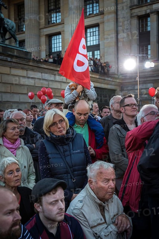 DEU Germany Germany Berlin Final rally of SPD chancellor candidate Martin Schulz at Berlin's Gendarmenmarkt