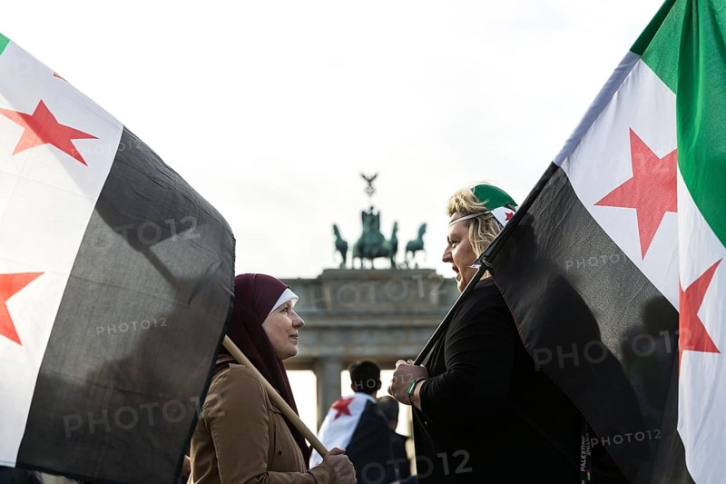 DEU Germany Germany Berlin Demonstration against the ongoing civil war in Syria in front of the Brandenburg Tor