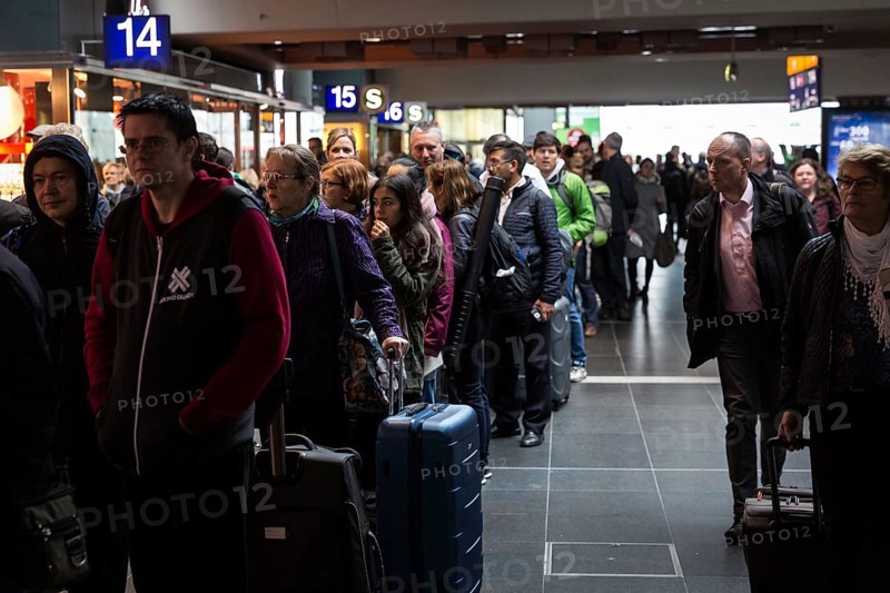 DEU Germany Germany Berlin Scenes at Berlin Central Station after storm Xavier. All long-distance traffic was paralysed until midday. Queue at the DB travel centre