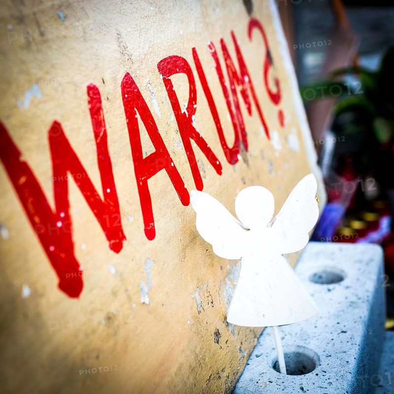 DEU Germany Germany Berlin Improvised memorial at Breitscheidtpaltz for the victims of a terrorist attack at the Christmas market. The Moroccan Anis Amri drove a hijacked lorry into the crowd. 11 people died, 55 were injured