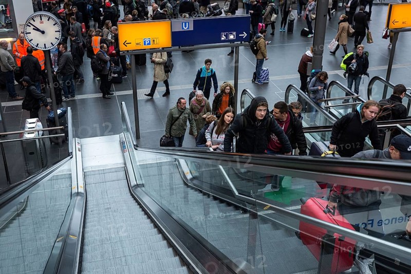 DEU Germany Germany Berlin Scenes at Berlin Central Station after storm Xavier. All long-distance traffic was paralysed until midday. After an escalator broke down, travellers dragged their suitcases up the stairs