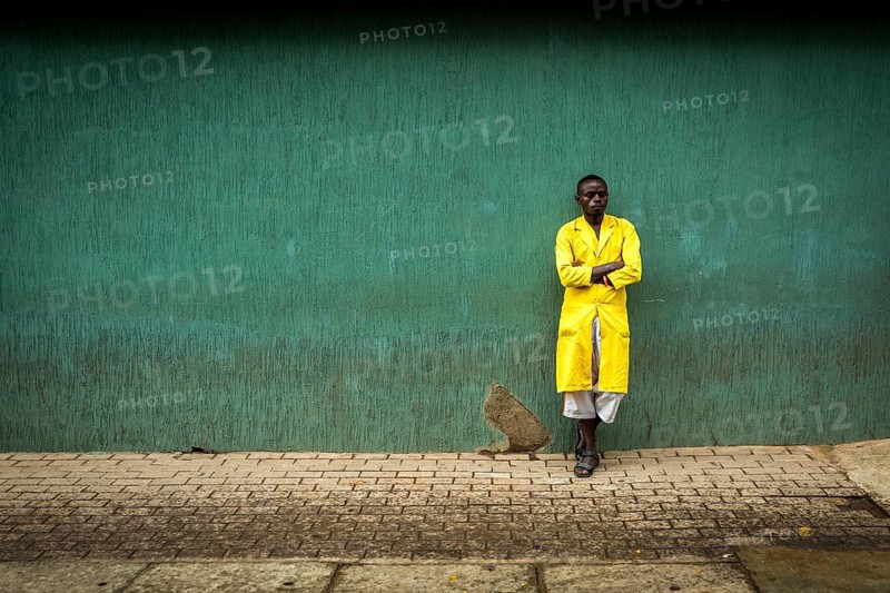 RWA RWANDA RUANDA Kigali A worker pauses against a wall in the Kiyovu banking district
