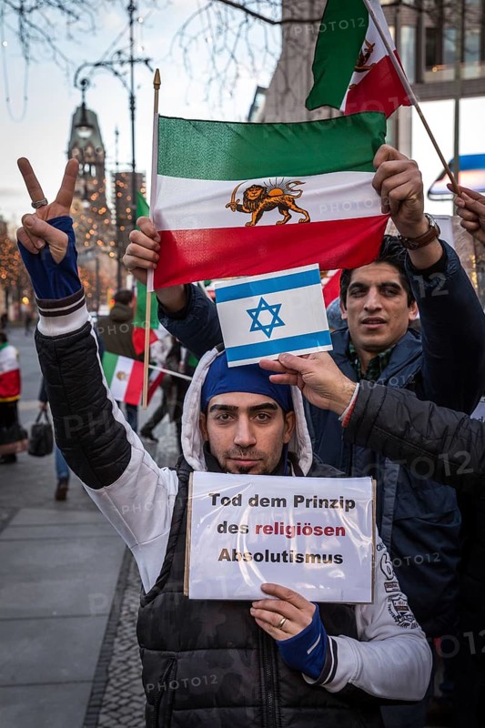 DEU Germany Germany Berlin Protests against the Iranian government by demonstrations of exiled Iranians on Kurfürstendamm