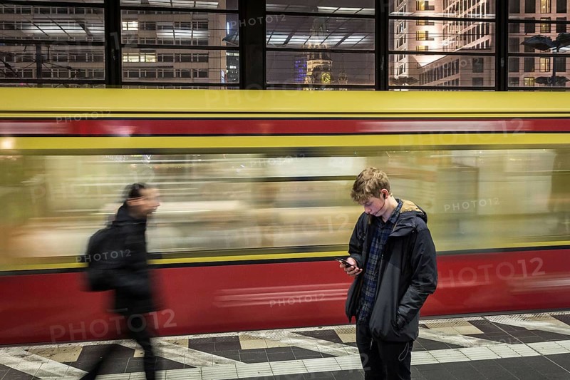 DEU Germany Germany Berlin Scenes in and around the S-Bahn: Arrival of a train at Zoo station