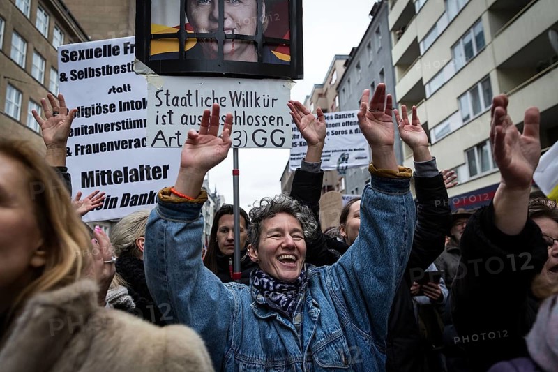 DEU Germany Germany Berlin Demonstration ' March of Women, which was organised by AFD member, the Kurdish woman Leyla Bilge. The protest was directed against the sexism of asylum seekers and the German government's immigration policy. Dance during blockade