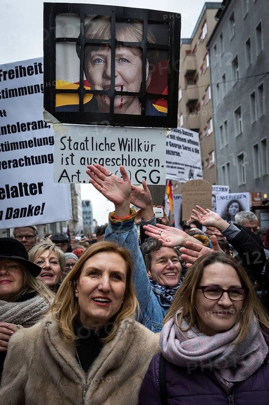 DEU Germany Germany Berlin Demonstration ' March of Women, which was organised by AFD member, the Kurdish woman Leyla Bilge. The protest was directed against the sexism of asylum seekers and the German government's immigration policy. Dance during blockade