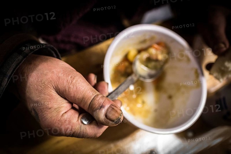 DEU Germany Germany Berlin Scenes of homeless people in the Protestant City Mission in Lehrter Straße near the main railway station Homeless people having dinner