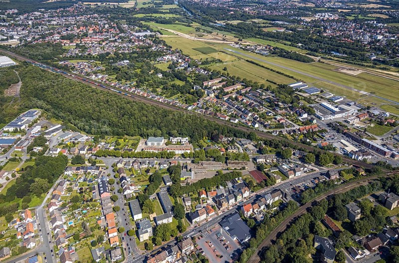 Aerial view, overview Münsterstraße - Westberger Weg, Hauptschule Karlschule, Wolfgang-Glaubitz-Seniorenzentrum, airfield EDLH, railway line direction Ahlen, Hamm, Ruhr area, North Rhine-Westphalia, Germany, DE, Europe, birds-eyes, view, aerial view, aerial photography, aerial photography, overview, bird's eye view