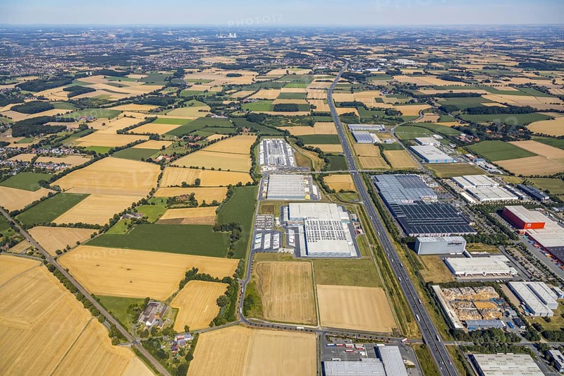 Aerial view, DPD depot in Hamm, truck stop Osterbönener Weg, logistics centre, Hamm, Ruhr area, North Rhine-Westphalia, Germany, DE, Europe, birds-eyes view, aerial view, aerial photography, aerial photography, overview, bird's eye view, truck stop, road block, road narrowing