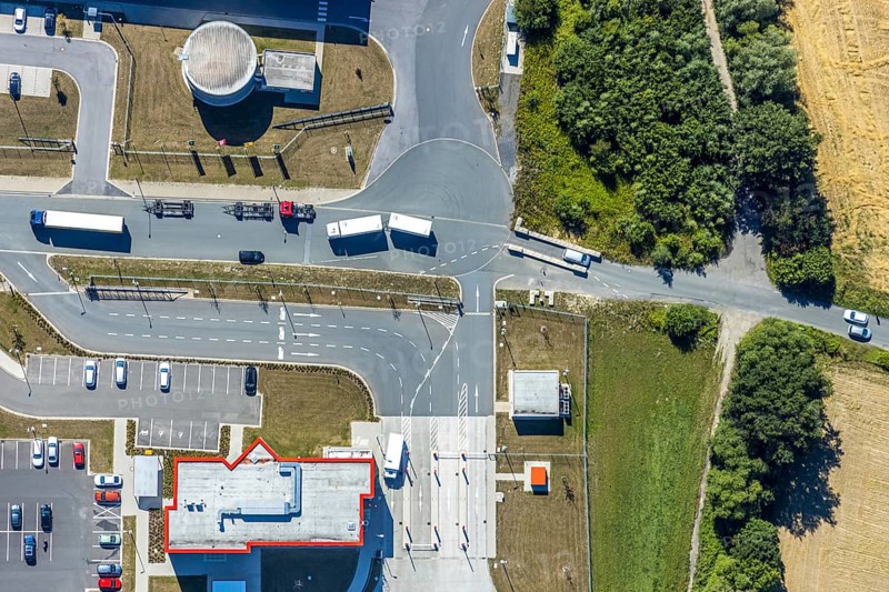 Aerial view, DPD depot in Hamm, truck stop Osterbönener Weg, logistics centre, Hamm, Ruhr area, North Rhine-Westphalia, Germany, DE, Europe, birds-eyes view, aerial view, aerial photography, aerial photography, overview, bird's eye view, truck stop, road block, road narrowing