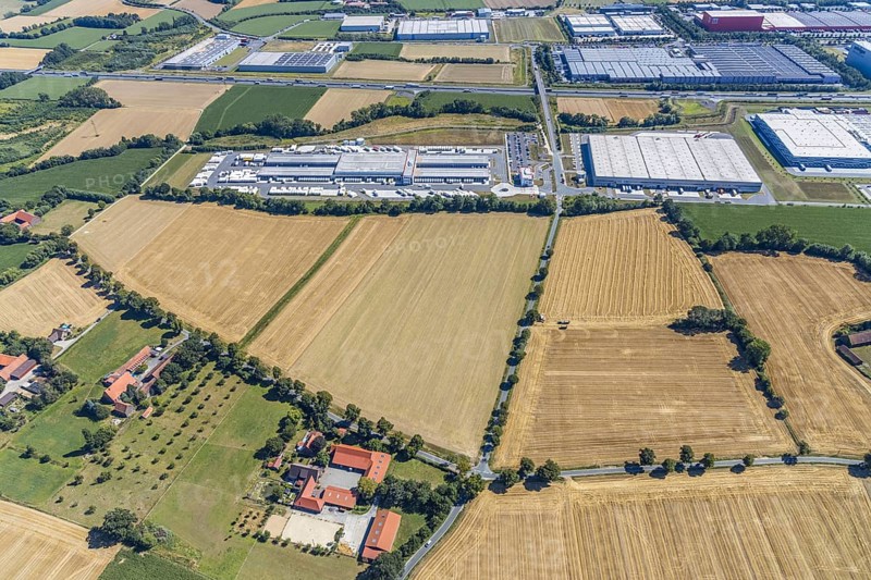 Aerial view, DPD depot in Hamm, truck stop Osterbönener Weg, logistics centre, Hamm, Ruhr area, North Rhine-Westphalia, Germany, DE, Europe, birds-eyes view, aerial view, aerial photography, aerial photography, overview, bird's eye view, truck stop, road block, road narrowing