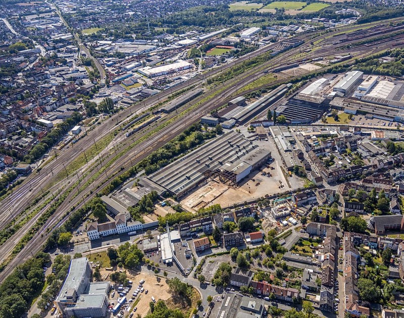 Aerial view, construction site on the WDI site between Bahndamm and Otto-Brenner-Straße, new district centre Wilhelmstraße, Hamm, Ruhr area, North Rhine-Westphalia, Germany, DE, Europe, birds-eyes, view, aerial photograph, aerial photography, aerial photography, overview, overview, bird's eye view, railway line, railway network, infrastructure, transport, train traffic, freight traffic, railway network, metal processing, metal processing, industry, production, workplaces