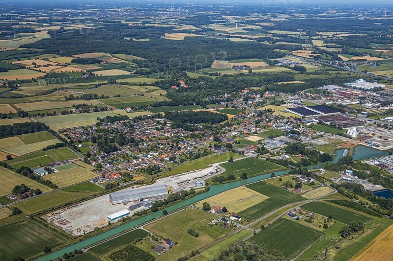 Aerial view, overview Hamm-Uuentrop, Datteln-Hamm-Canal, Hamm, Ruhr area, North Rhine-Westphalia, Germany, DE, Europe, birds-eyes, view, aerial photography, aerial photography, overview, bird's eye view, Hamm-Uentrop, waterway, shipping traffic, transport, logistics, goods movement, ships, waters