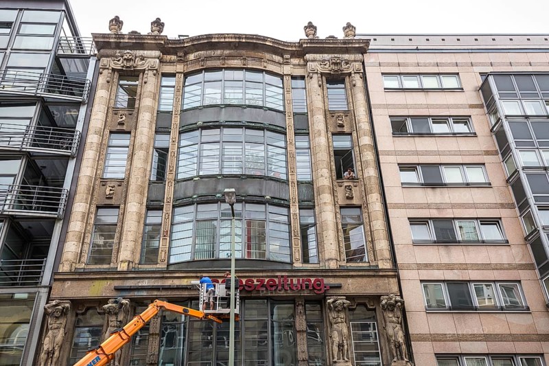 DEU Germany Germany Berlin The dismantling of the TAZ lettering on the old TAZ building on Rudi-Dutschke-Str