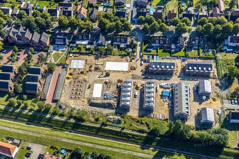 Aerial view, Old sports ground, In the Herringen district, Deutsche Reihenhaus AG, new residential quarter with 49 homes, Herringen, Hamm, Ruhr area, North Rhine-Westphalia, Germany, DE, Europe, birds-eyes view, aerial photograph, aerial photography, aerial photography, overview, bird's eye view