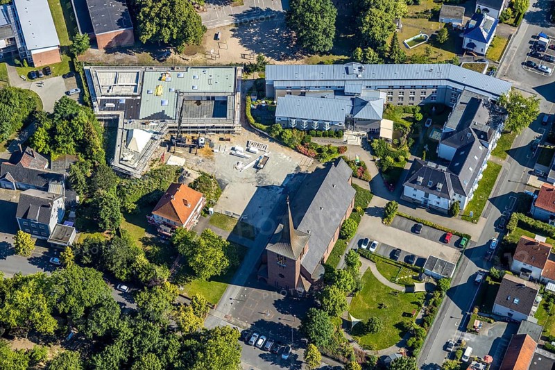 Aerial view, extension An den Kirchen, Herringen, near Caritas-Altenheim St. Josef, Catholic Church Heilig Kreuz, Ev. Altenzentrum St. Victor-Herringen, Hamm, Ruhr area, North Rhine-Westphalia, Germany, DE, Europe, birds-eyes view, aerial view, aerial photography, aerial photography, overview, bird's eye view