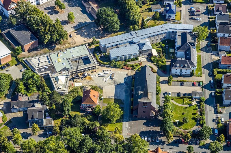 Aerial view, extension An den Kirchen, Herringen, near Caritas-Altenheim St. Josef, Catholic Church Heilig Kreuz, Ev. Altenzentrum St. Victor-Herringen, Hamm, Ruhr area, North Rhine-Westphalia, Germany, DE, Europe, birds-eyes view, aerial view, aerial photography, aerial photography, overview, bird's eye view