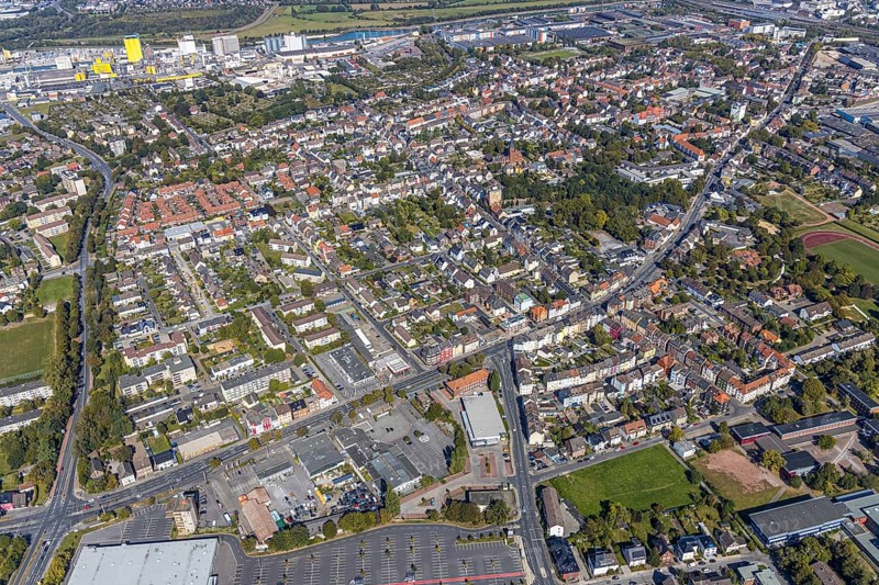 Aerial view, city centre view, Wilhelmstraße, sports centre west, Hamm, Ruhr area, North Rhine-Westphalia, Germany, construction site new building, Brökelmann Ölmühle GmbH, DE, Europe, football pitch, football stadium, football club, property tax, real estate, industrial facilities Speicherstraße, aerial view, aerial photography, aerial photography, sports, sports facilities, sports field, sports facility, stadium, overview, bird's eye view, residential area, living and working, living and life, residential area, residential buildings, residential quality, housing estate, birds-eyes view, overview