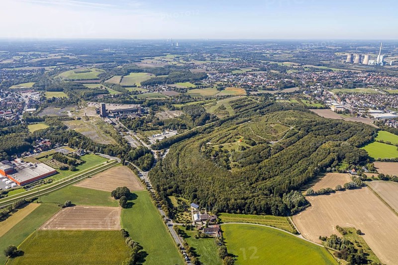 Aerial view, Kissinger Höhe, slag heap, RWE Power AG Gersteinwerk power station, Hamm, Ruhr area, North Rhine-Westphalia, Germany, slag heap, Heinrich Robert mine, DE, Europe, distant view, slag heap, slag heap landscape, slag heap sign, industrial plant, industrial site, power station, aerial photograph, aerial photography, aerial photography, park, tower, overview, bird's-eye view, forest area, birds-eyes view, former Ost colliery, historical, historical site, overview, destroyed building