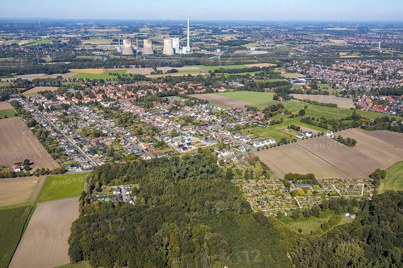 Aerial view, Herringer Heide housing estate, Rosenstrasse development area, RWE Power AG Gersteinwerk power station, Hamm, Ruhr area, North Rhine-Westphalia, Germany, construction work, construction, construction area, building site, building plots, construction project, construction site, DE, Europe, property tax, real estate, power plant, aerial view, aerial photography, aerial photography, new construction, overview, bird's-eye view, housing estate, residential area, residential buildings, residential quality, residential neighbourhood, housing estate, birds-eyes view, overview