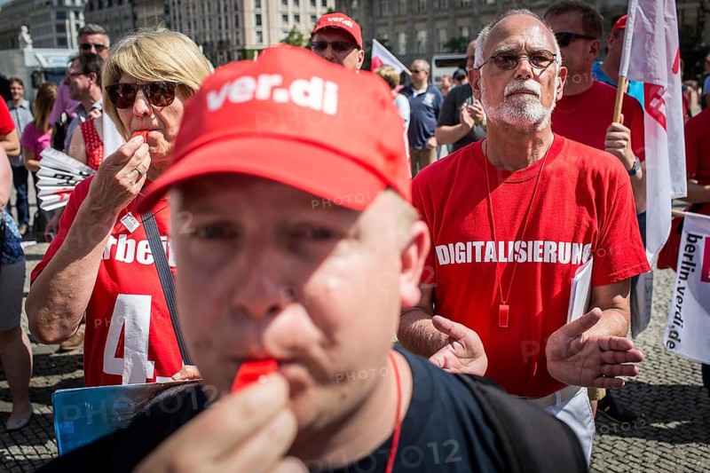 DEU Germany Germany Berlin Verdi protest at the Gendarmenmarkt by employees in the insurance industry against the latest offer in the wage negotiations