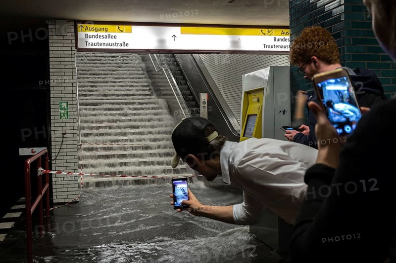DEU Germany Germany Berlin Scene of the storm in Berlin. Souvenir photo in the flooded Güntzelstraße underground station in Schöneberg