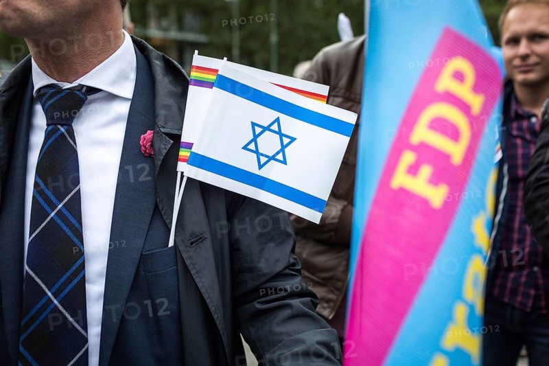 DEU Germany Germany Berlin Pro-Israel demonstration on Kurfürstendamm towards Breitscheidtplatz. Participants with Israel flag, rainbow flag and FDP flag