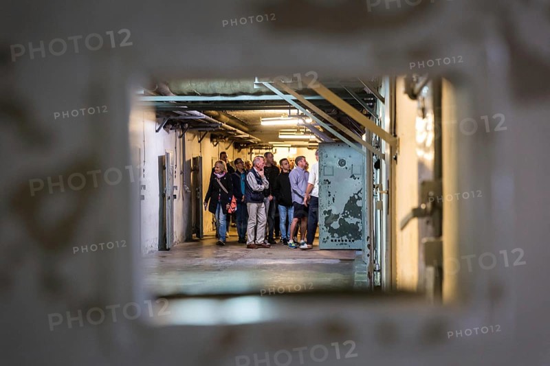 DEU Germany Germany Berlin Open day at the Hohenschönhausen Memorial, the former State Security prison View through the food counter of a cell in the basement, the so-called UBoot