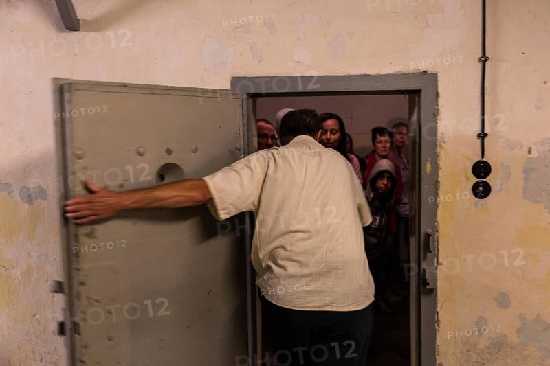 DEU Germany Germany Berlin Open day at the Hohenschönhausen Memorial, the former State Security prison: a guide closes the door of a cell in the basement, the so-called UBoot