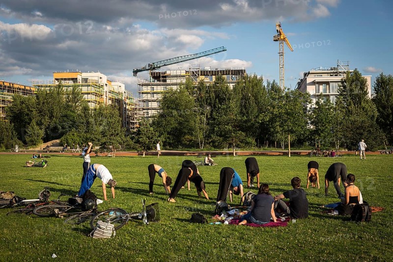 DEU Germany Germany Berlin The new building of the Moeckernkiez construction group on the corner of Yorckstrasse and Möckernstrasse 470 flats adjacent to the Gleisdreickeck park should be ready for occupancy in 2018
