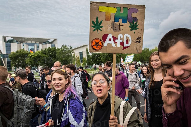 DEU Germany Germany Berlin Scene of the cannabis parade in front of the Chancellery with protest against the AFD