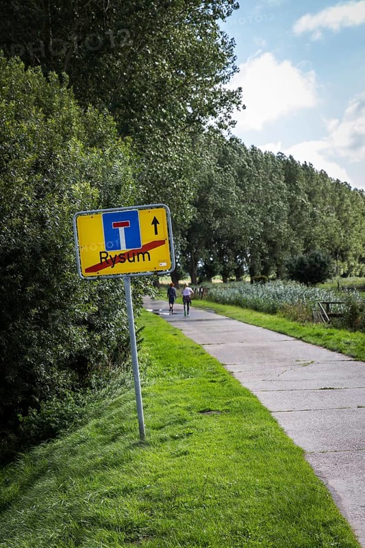 DEU Germany Germany Rysum The end of the world lies behind the eastern end of the East Frisian town of Rysum. There, a dead-end sign points to the approaching North Sea