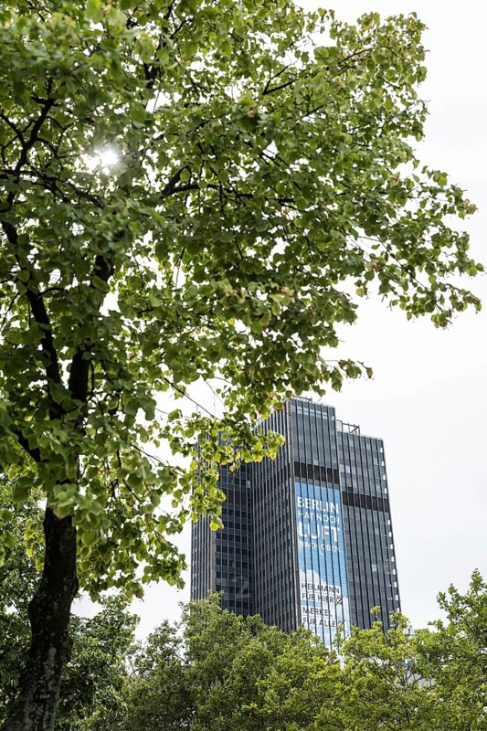 DEU Germany Germany Berlin An installation with the CDU's election advert has been installed on the Steglitz roundabout. Former Senator of Justice Thomas Heilmann is running for a seat in the Bundestag, Angela Merkel for Chancellor