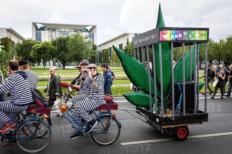 DEU Germany Germany Berlin Scene of the Hemp Parade in front of the Chancellery