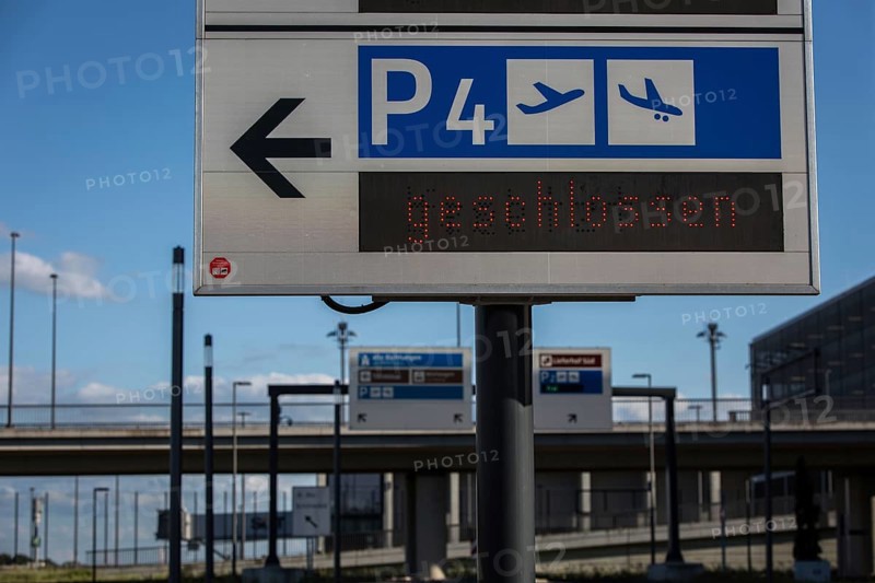 DEU Germany Germany Berlin Signpost for car parks at the future BER Berlin-Brandenburg airport