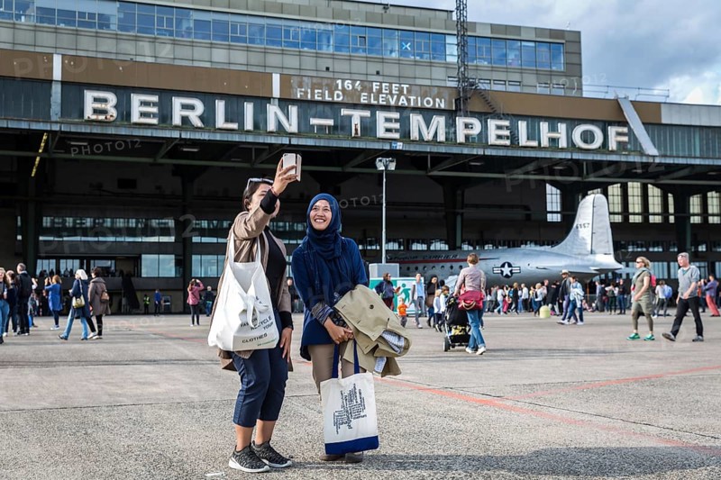 DEU Germany Germany Berlin Performances and dance by the Volksbühne ensemble at Tempelhof Airport