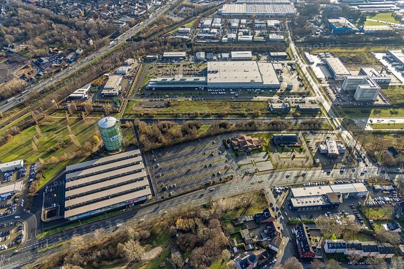 Aerial view, gasometer Herne, industrial area Lindenallee, Holsterhausen, Herne, Ruhr area, North Rhine-Westphalia, Germany, DE, DECATHLON Herne, Europe, commercial enterprises, commercial area, commercial park, commercial location, commercial use, industrial plants, industrial area, industrial site, job centre Herne, aerial view, aerial photography, aerial photography, Rhine-Ruhr metropolitan region, Sanacorp Pharmahandel GmbH, overview, bird's-eye view, birds-eyes view, overview, sports shop, discounter, Hibernia dog park, Hibernia industrial estate