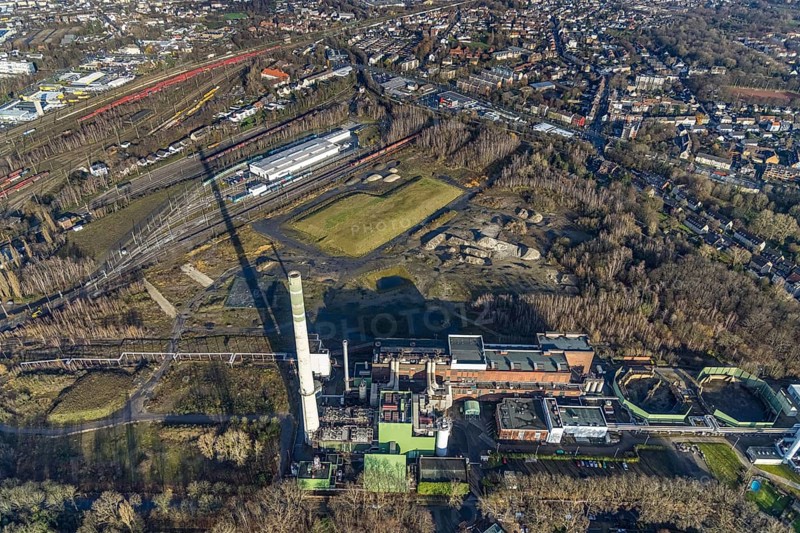 Aerial view, construction site new Stadler Schienenfahrzeuge branch, former General Blumenthal mine site, former Uniper Shamrock power plant, Wanne-Süd, Herne, Ruhr area, North Rhine-Westphalia, Germany, railway tracks, DE, Europe, commercial enterprises, commercial area, commercial site, commercial use, industrial facilities, industrial area, industrial site, Kastanienallee, aerial view, aerial photography, aerial photography, Rhine-Ruhr metropolitan region, overview, bird's-eye view, bird's-eye view, overview
