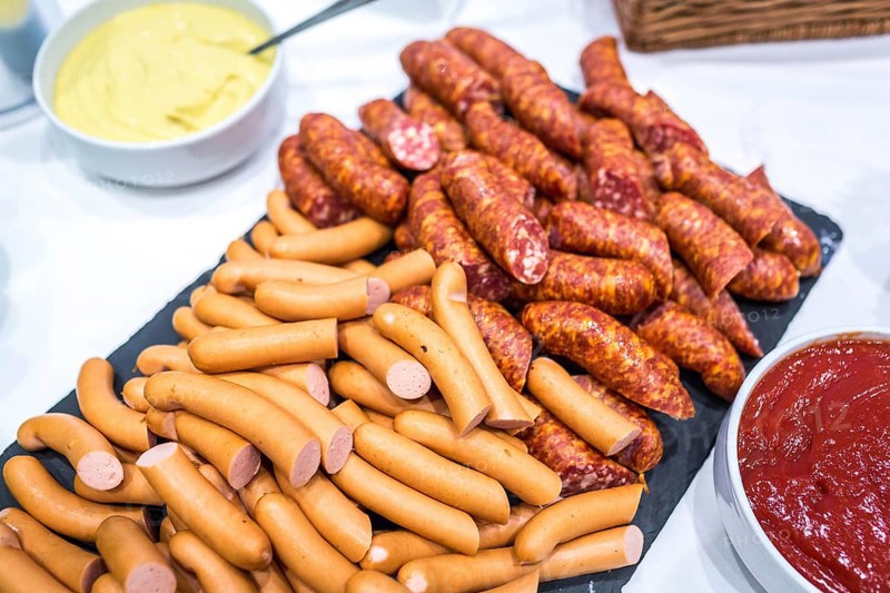 DEU Germany Germany Dresden Impressions of election day in the Saxon state capital. Buffet with sausage variations of the AFD