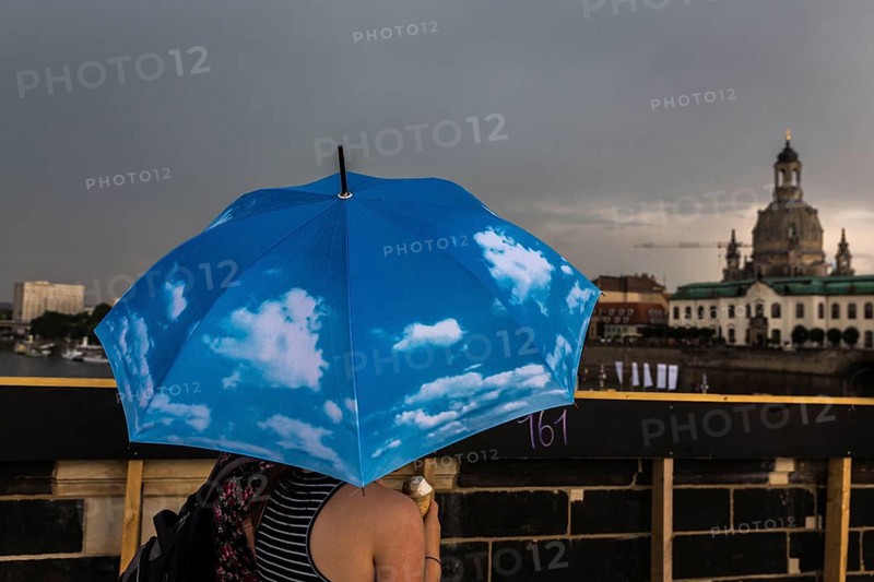 DEU Germany Germany Dresden Impressions of election day in the Saxon state capital: people with umbrellas pass a bridge in front of the Church of Our Lady