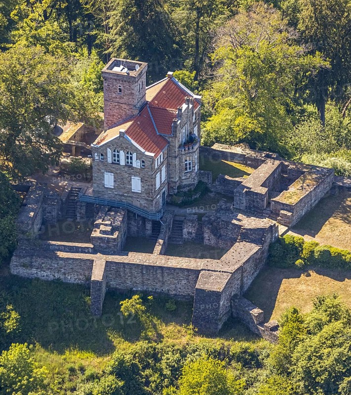 Aerial view, Isenberg Castle, Isenburg, Hattingen, Ruhr area, North Rhine-Westphalia, Germany, castle, DE, Ennepe-Ruhr district, Europe, manor house, manor building, aerial view, aerial photography, aerial photography, ruin, sight, tower, overview, defence system, bird's eye view, forest area, birds-eyes view, historical, overview