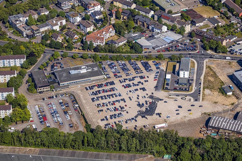 Aerial view, Hattingen police station, Nierenhofer Straße industrial estate, new car park, Hattingen, Ruhr area, North Rhine-Westphalia, Germany, eye of the law, DE, Ennepe-Ruhr district, Europe, commercial enterprises, commercial area, industrial estate, commercial park, commercial location, commercial use, industrial area, industrial site, aerial view, aerial photography, aerial photography, law enforcement officer, car park, police, police station, police station, state authority, state power, overview, bird's eye view, birds-eyes view, overview