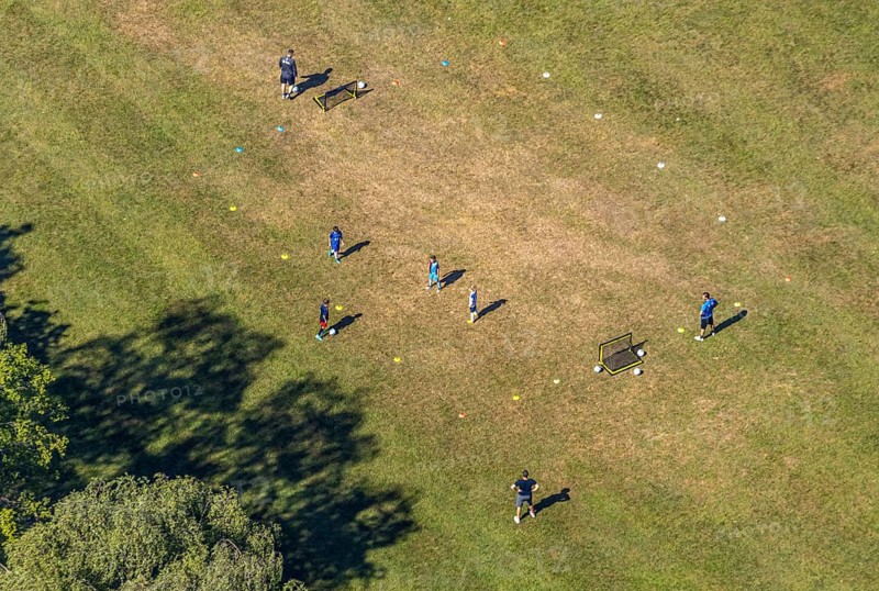 Aerial view, football pitch Win Winz-Baak, Hattingen, Ruhr area, North Rhine-Westphalia, Germany, DE, Ennepe-Ruhr-Kreis, Europe, aerial view, aerial photography, aerial photography, Regerstraße, sports, training grounds, overview, bird's eye view, meadows and fields, birds-eyes view, overview