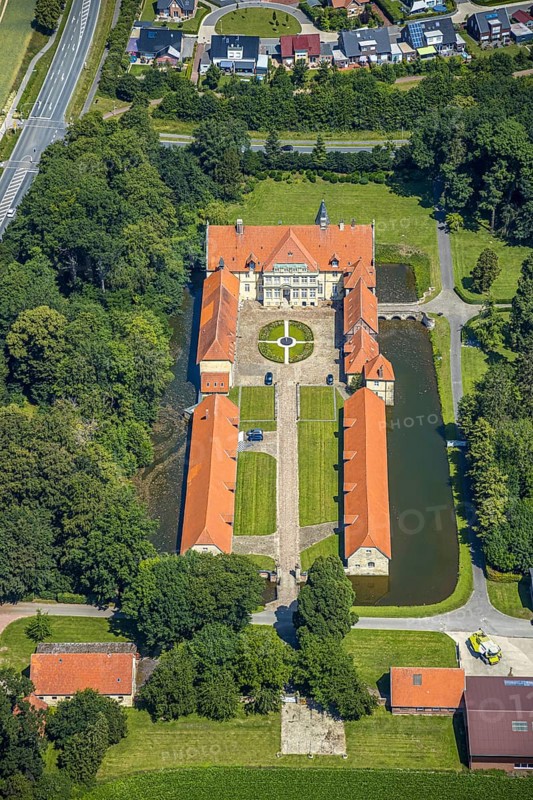 Aerial view, Havixbeck Castle, moated castle, Havixbeck, Münsterland, North Rhine-Westphalia, Germany, castle, castle complex, DE, monument protection, Europe, moat, Havixbeck House, manor house, manor building, courtyard complex, aerial photograph, aerial photography, aerial photography, museum, castle, castle garden, overview, defence system, bird's eye view, moated castle, moat, birds-eyes view, overview