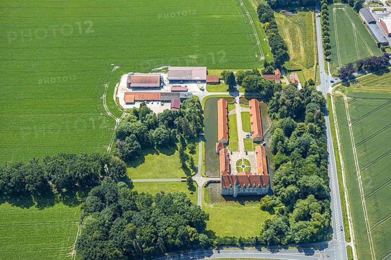 Aerial view, Havixbeck Castle, moated castle, Havixbeck, Münsterland, North Rhine-Westphalia, Germany, castle, castle complex, DE, monument protection, Europe, moat, Havixbeck House, manor house, manor building, courtyard complex, aerial photograph, aerial photography, aerial photography, museum, castle, castle garden, overview, defence system, bird's eye view, moated castle, moat, birds-eyes view, overview