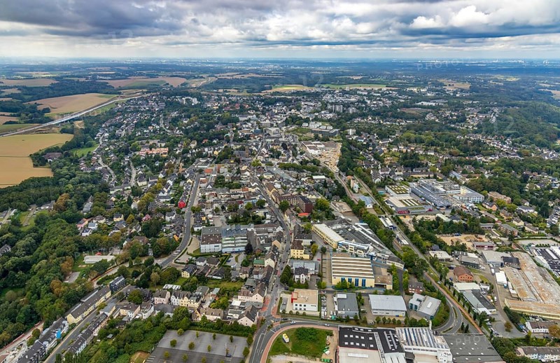 Aerial view, townscape, urban area, Heiligenhaus, Ruhr area, North Rhine-Westphalia, Germany, DE, Europe, distant view, property tax, real estate, aerial view, aerial photography, aerial photography, townscape, overview, bird's-eye view, residential area, living and living, residential area, residential buildings, residential quality, residential neighbourhood, housing estate, birds-eyes view, overview