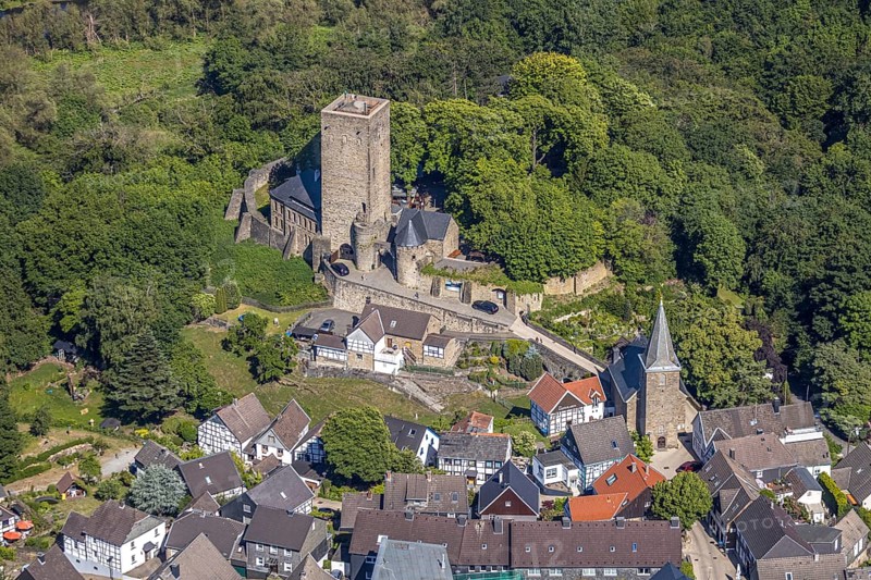 Aerial view, Blankenstein Castle, Protestant Church of the Protestant Parish Welper-Blankenstein, Catholic Church St. Johannes Baptist, Blankenstein, Hattingen, Ruhr area, North Rhine-Westphalia, Germany, place of worship, castle, DE, monument protection, Ennepe-Ruhr district, Europe, religious community, place of worship, hilltop castle, church, parish, denomination, aerial view, aerial photography, aerial photography, religion, ruin, sight, overview, bird's-eye view, forest area, birds-eyes view, historical, overview