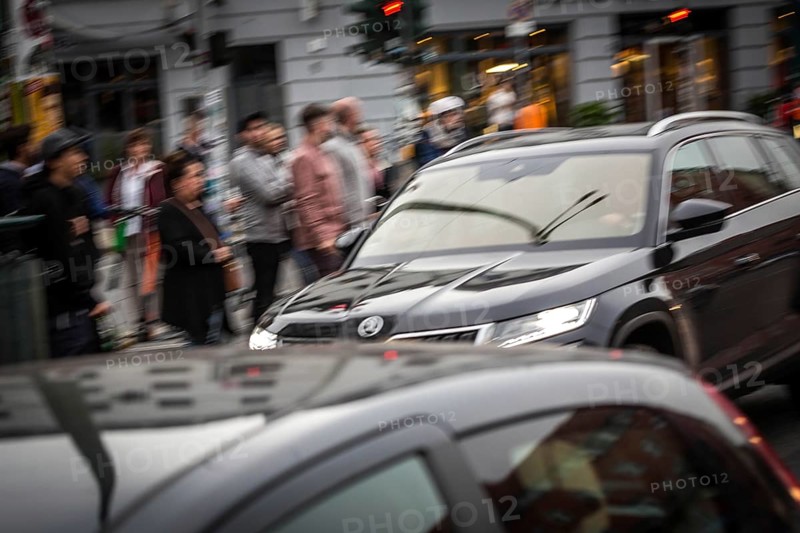 DEU Germany Germany Berlin Street scenes with SUVs at the intersection of Torstraße and Rosenthaler Straße